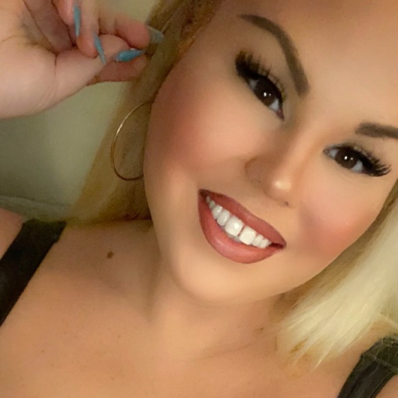 Meet your Posher, Makeupbyjessx13 - Picture 3 of 3